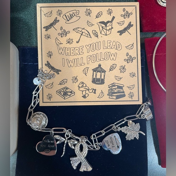 Gilmore Girl Engraved Silver Heart Bookmarks & Jewerly Box & 7 GG charm bracelet - Picture 12 of 16